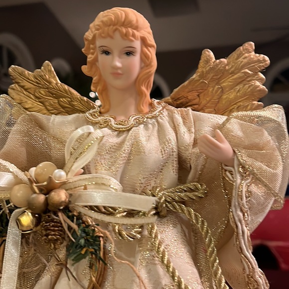 13 inch Regal Porcelain Angel - White & Cream - Picture 5 of 16